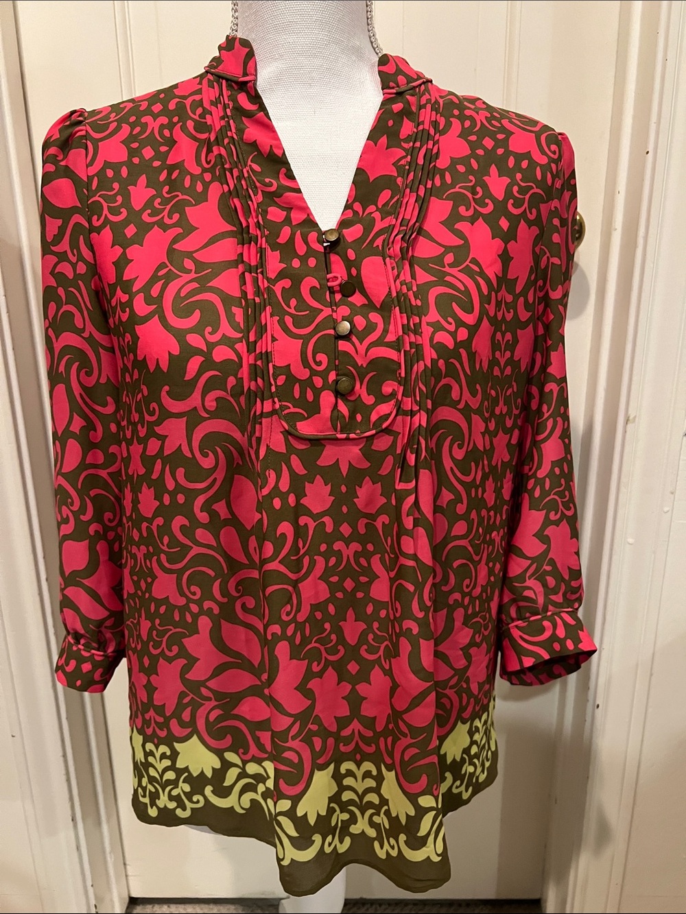 Banana Republic Pink & Olive Floral-Scroll Tunic Lightweight Blouse 3/4 sleeve.